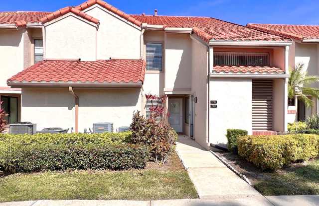 Charming 2-Bedroom, 2-Bathroom Townhome in Winterset photos photos