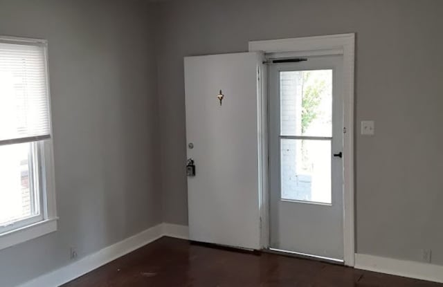 Nice 3BR/1BA house with Appliances- sign 13 month lease and first month free with paid security deposit Gallery 4