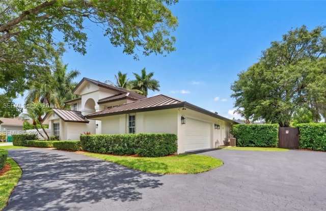 8224 SW 178th Ter Gallery 3