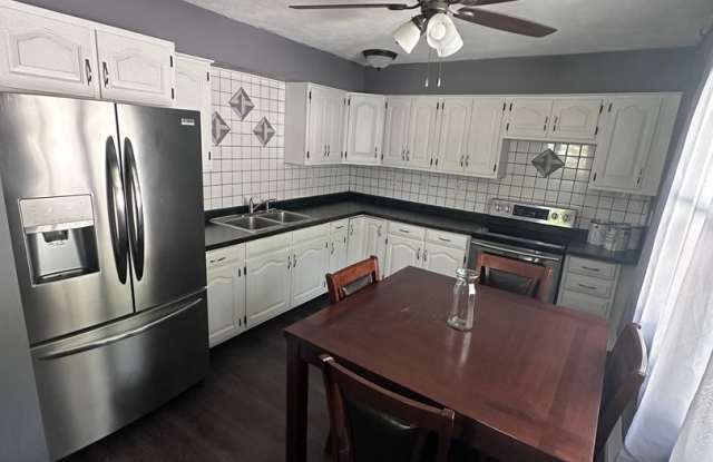 Remodeled 3 bed 1 bath located in Georgetown, IL photos photos