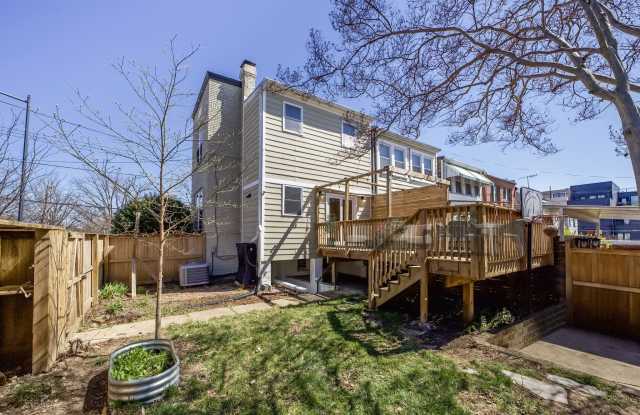 500 Longfellow St NW photos photos