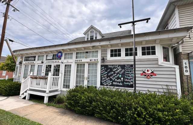 174 N WASHINGTON Street Gallery 4