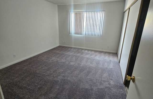 6121 Woodman Ave photos photos