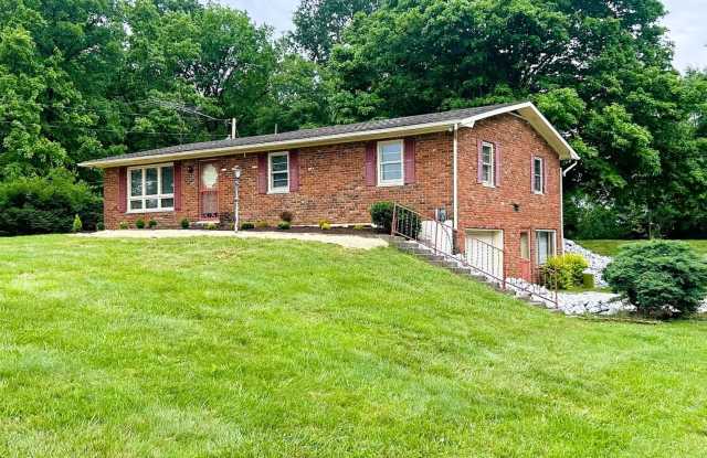 Corydon Rental | 3 Bedroom, 2 Bath Home on Nearly 2 Acres photos photos Corydon Rental | 3 Bedroom, 2 Bath Home on Nearly 2 Acres photos photos