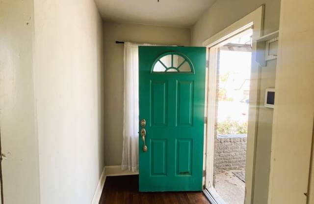 2748 nw 22, 2 bed, 1 bath, 1 car garage Gallery 3