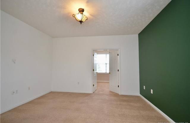 Well maintained 2nd-story condo Gallery 4