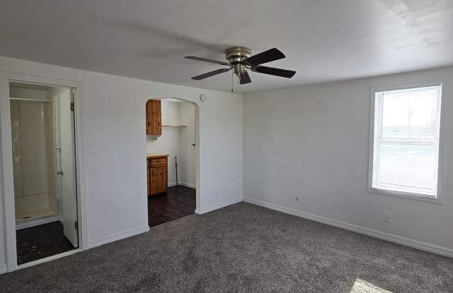 938 North Broadway Avenue - 2 photos photos 938 North Broadway Avenue - 2 photos photos