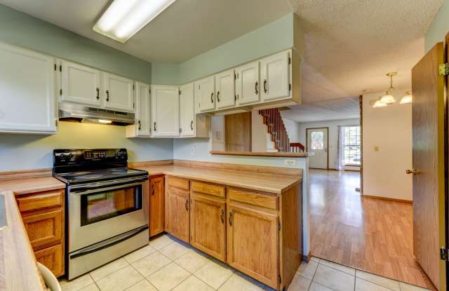 Beautiful 2 bed 2 bath townhome with carport in desirable Hearthwood Neighborhood With Pool!! photos photos