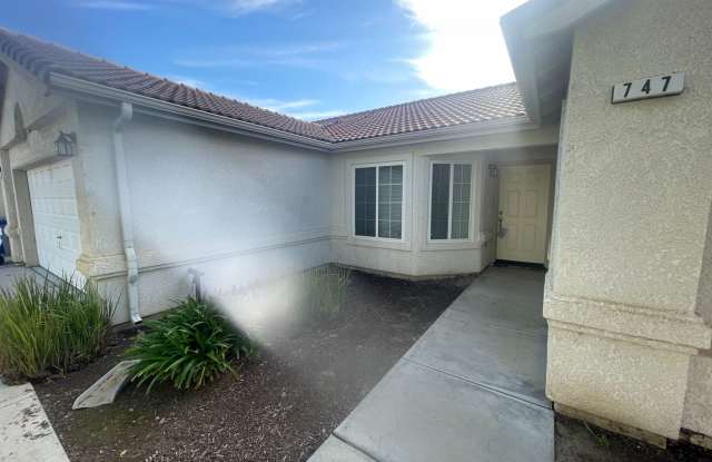 Available Now!! 3-Bedroom, 2-Bathroom Home for Rent – Move-In Ready! Close to Parks – Spacious Living Gallery 3