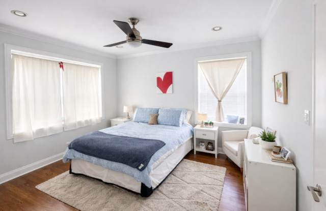 2467 N Clark photos photos