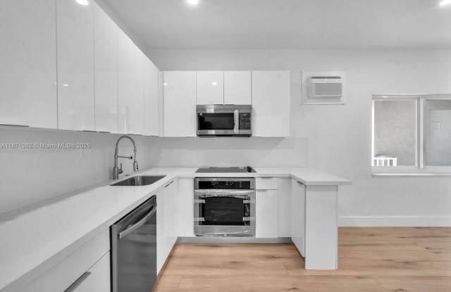 2300 SW 3rd Ave photos photos