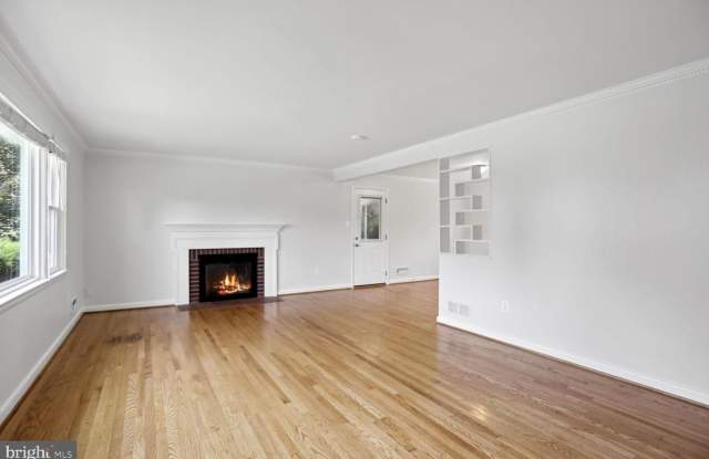 3420 N GLEBE RD Gallery 4