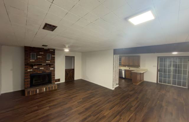 2221 West 38th Street North Gallery 3