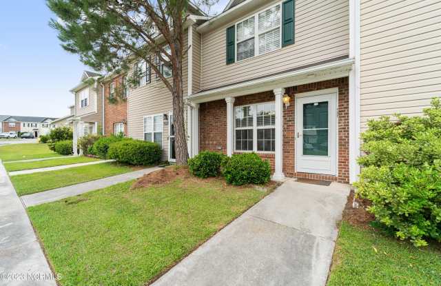 207 Pinegrove Court Gallery 3