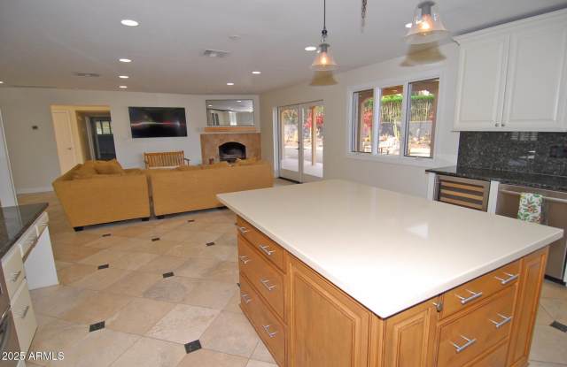 6531 N 43RD Place Gallery 2