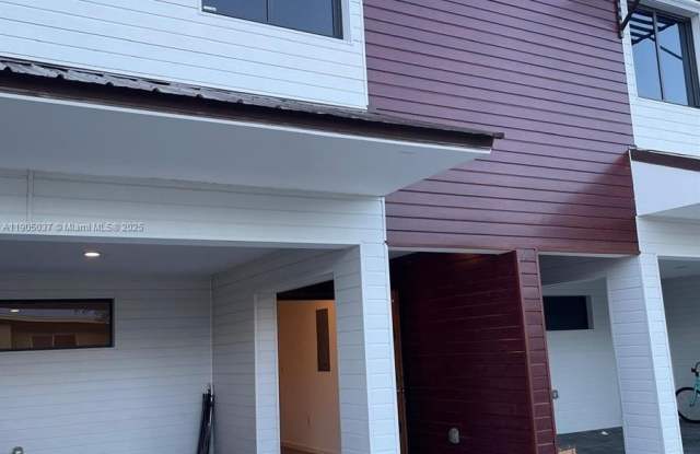 916 NW 8th St - 916 Northwest 8th Street, Florida City, FL 33034