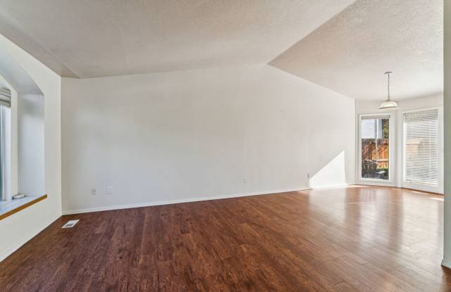 5668 South Kalmia Place Gallery 3