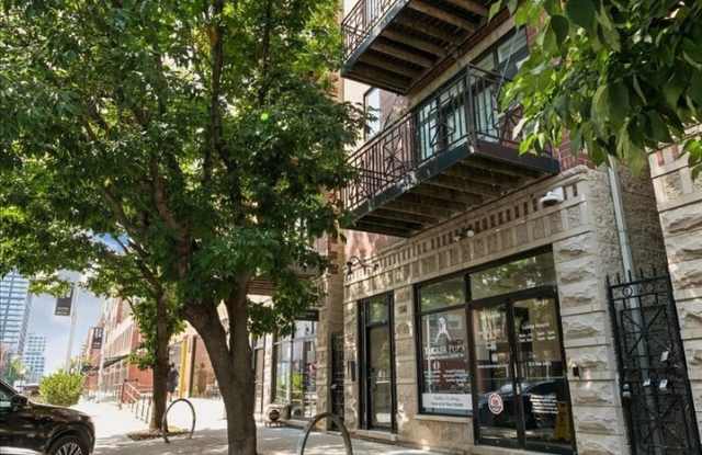 1046 W Fulton Market Gallery 1