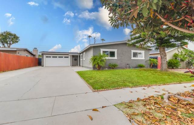 Imperial Beach, Gorgeous 4 bed 2 bath home with Bonus office or bedroom with amazing large yard!! photos photos