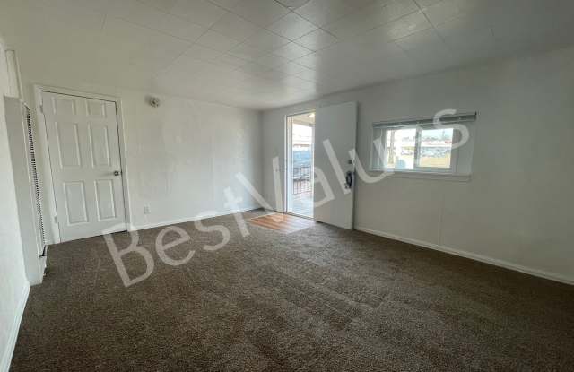 833 S Monaco Pkwy Gallery 4