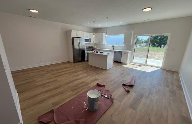 4BR 3bath Townhome NEW CONSTRUCTION Midtown Gallery 3
