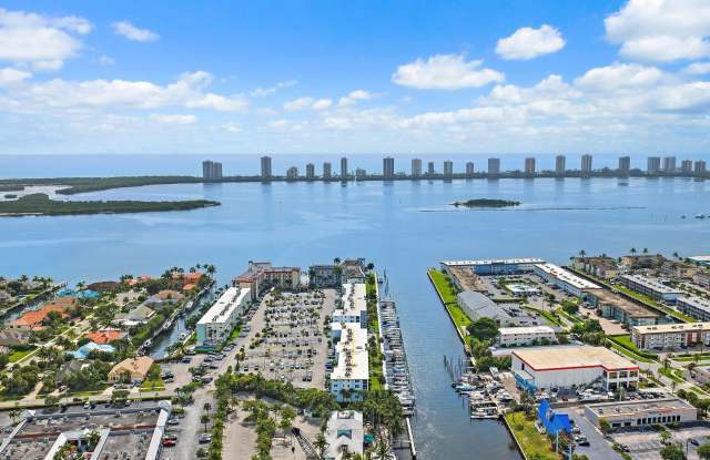 100 PARADISE HARBOUR Boulevard Gallery 3