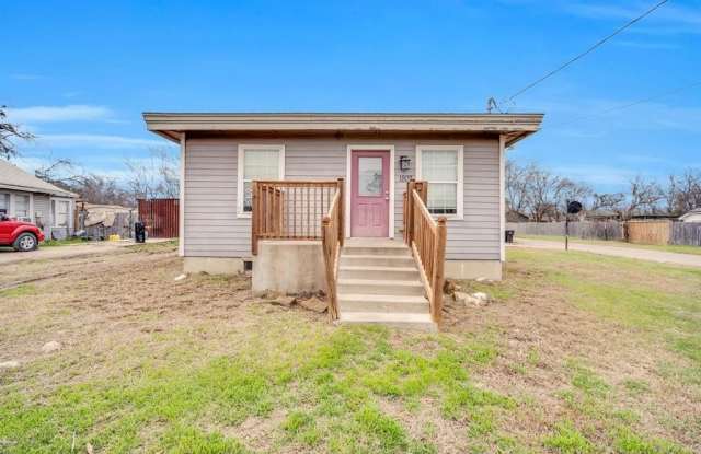 1802 N Wilhite Street - 1802 North Wilhite Street, Cleburne, TX 76031