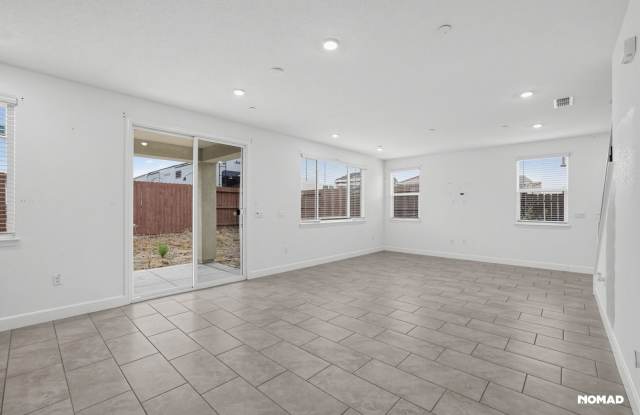 Charming 4BR House in Roseville Gallery 4