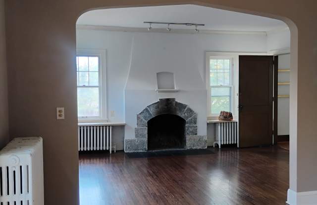 1007 Kenwood Pkwy Gallery 2
