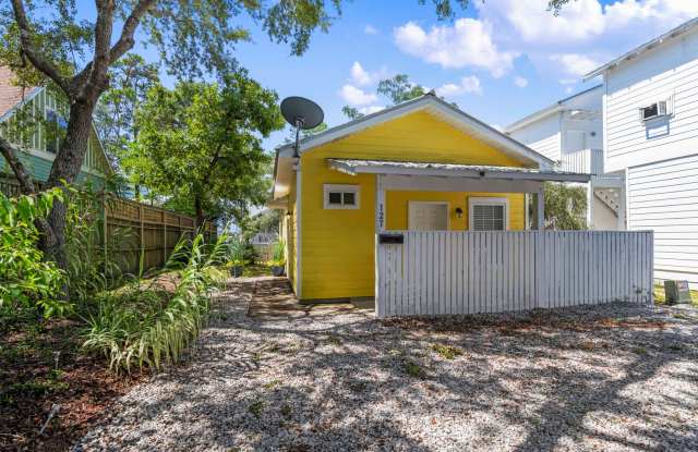 Live the Grayt life in this wonderful 2 bedroom cottage with fenced back yard! Gallery 1
