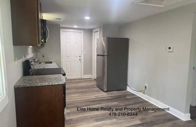 2032 Lowe Street - A Gallery 3