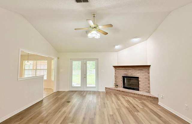 Spacious 4-Bedroom Home - Woodbine Springs Gallery 3