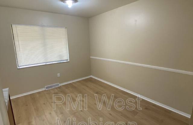 6081 In The Pines Dr SE Gallery 4