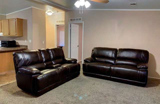 Fully Furnished Nice 3BR/2BA Home Gallery 4