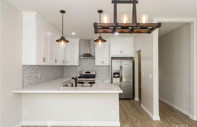 351 N Spaulding Avenue - 351 North Spaulding Avenue, Los Angeles, CA 90036