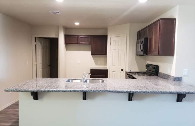 Two Story Townhome for rent! Gallery 4