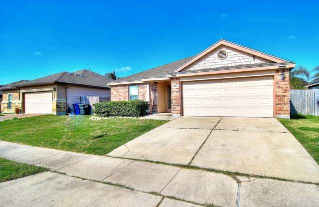6824 Fox Tail - 3/Bed 2/Bath - $1800/Month photos photos