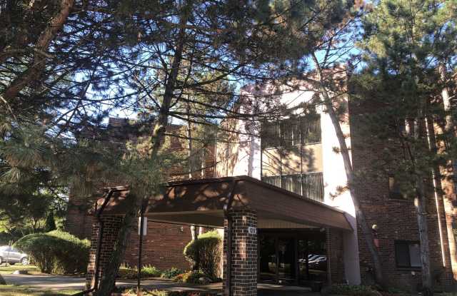 1018 Castilian Court - 1018 Castillian Court, Glenview, IL 60025