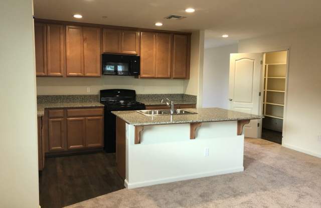 Newer 4 Bedroom Home in Plumas Lake Gallery 4