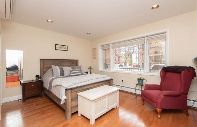 162 GRAND ST - 162 Grand St, Jersey City, NJ 07302