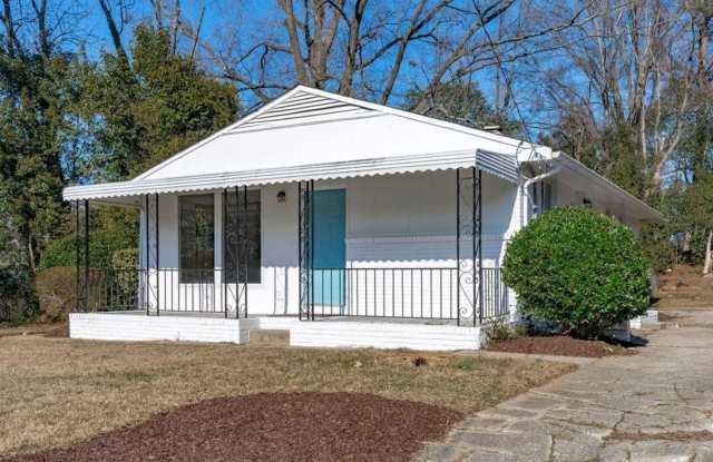 Charming 3-Bedroom Gem with a Screened-In Patio Oasis! photos photos
