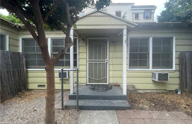 14315 Burbank photos photos