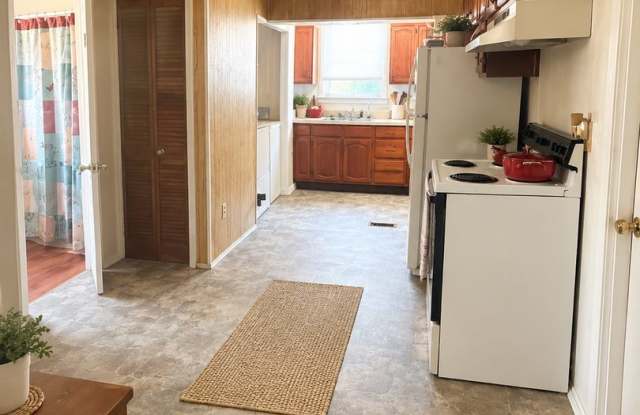 1500 E Butler St - 3 Bed, 1 Bath Home with Washer/Dryer & Large Corner Lot Gallery 1