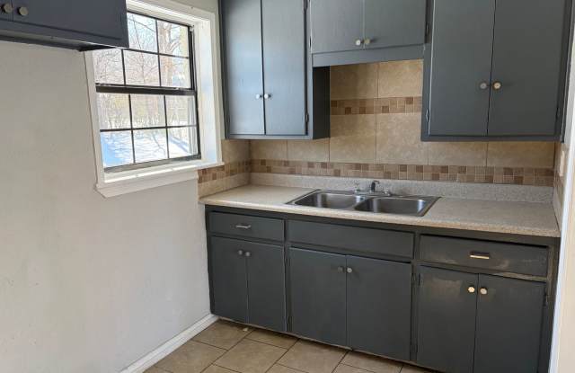 2 Bed 1 Bath Stone Home in Del City Gallery 4