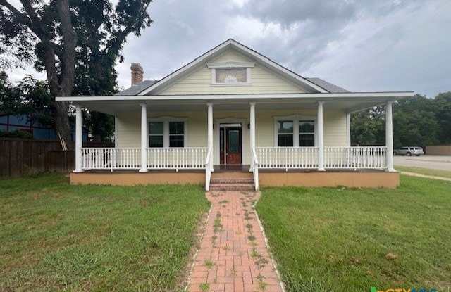 317 S Magnolia Avenue - 317 South Magnolia Avenue, Luling, TX 78648