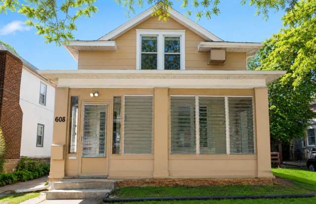 Spacious 5-Bedroom Home Near U of M – Available September 1st, 2026 photos photos Spacious 5-Bedroom Home Near U of M – Available September 1st, 2026 photos photos