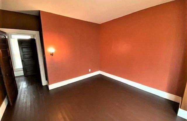 548 Woodlawn Avenue Gallery 4