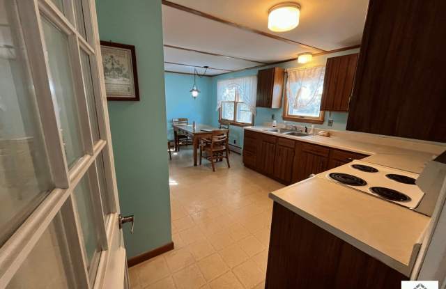 Four Bedroom Single Family House for Rent on Madison St, North Anson Gallery 4