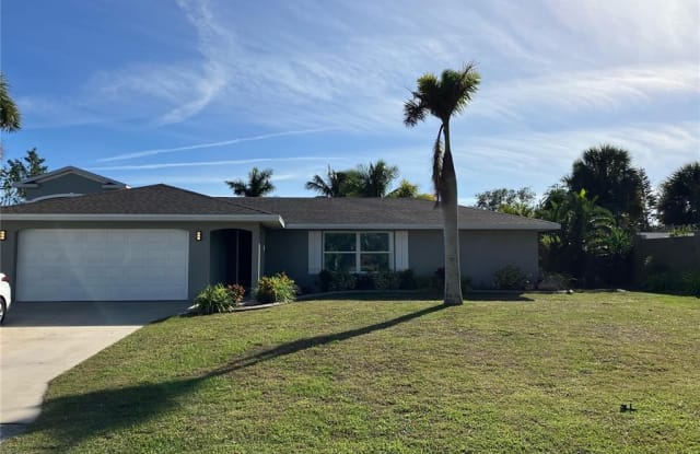 315 MONTANA AVENUE - 315 Montana Avenue, Laurel, FL 34275