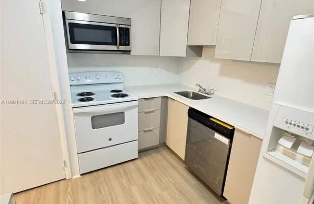 4160 Inverrary Dr photos photos